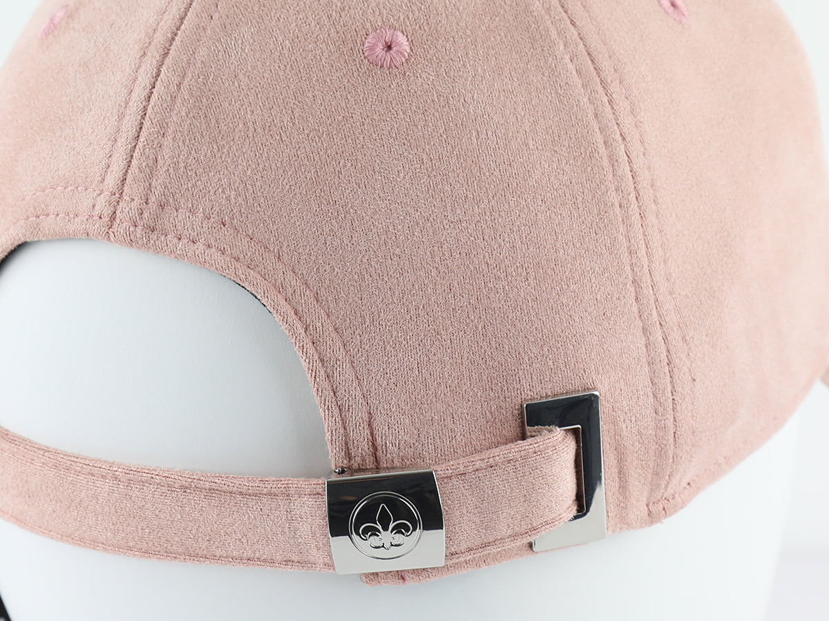 Détails de la casquette suédine rose femme LXH avec fermeture arrière élégante