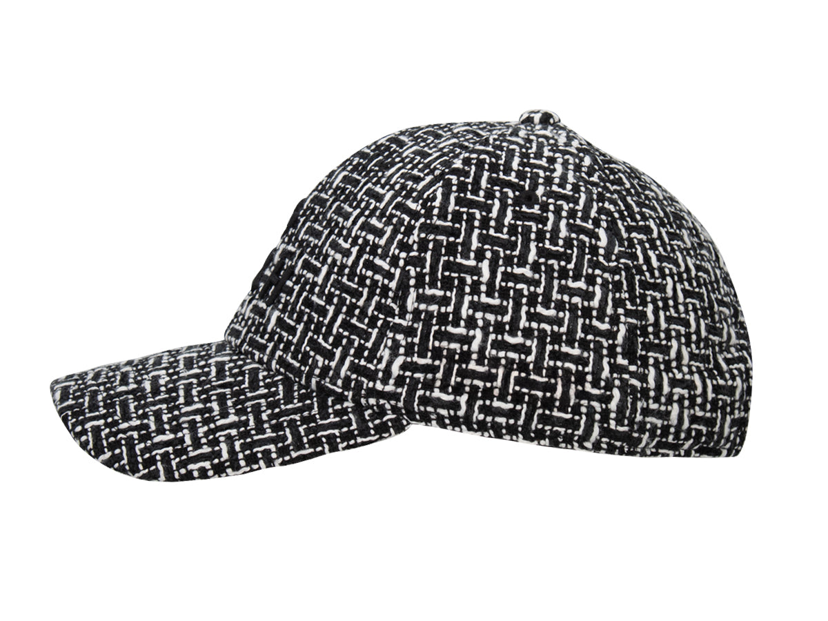 Casquette tweed noir de la marque LXH avec un motif en relief élégant et moderne