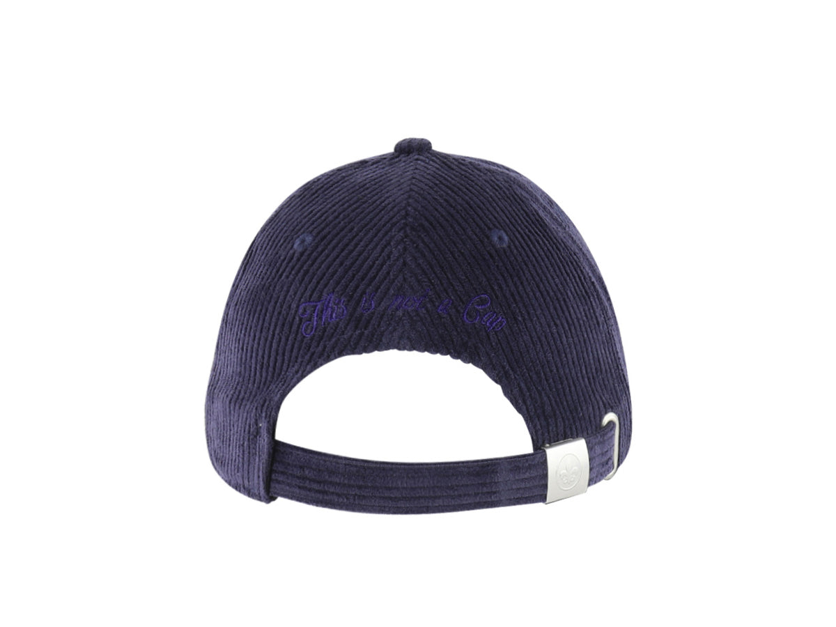 Casquette velours côtelé indigo avec réglage à l'arrière pour un style décontracté