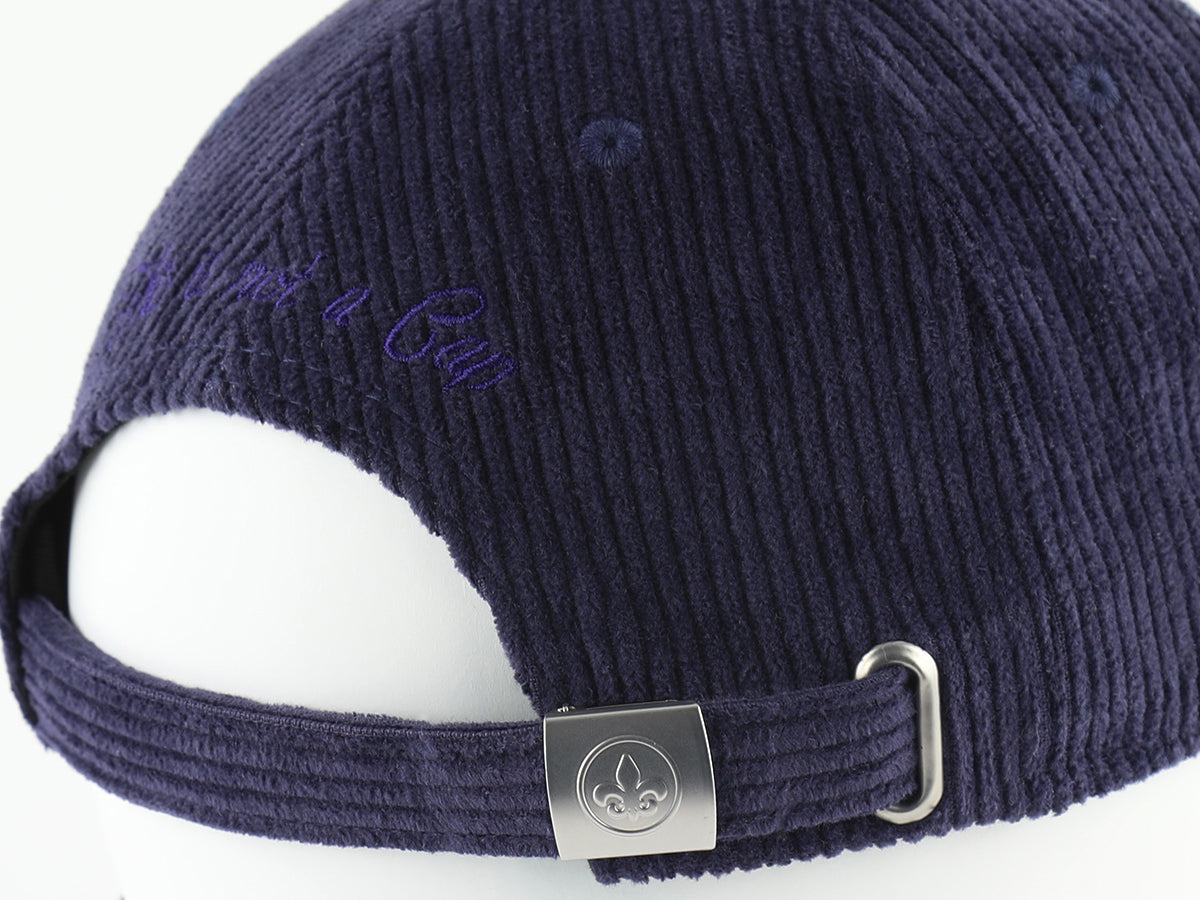 Casquette velours côtelé indigo avec broderie à l'arrière et fermeture réglable