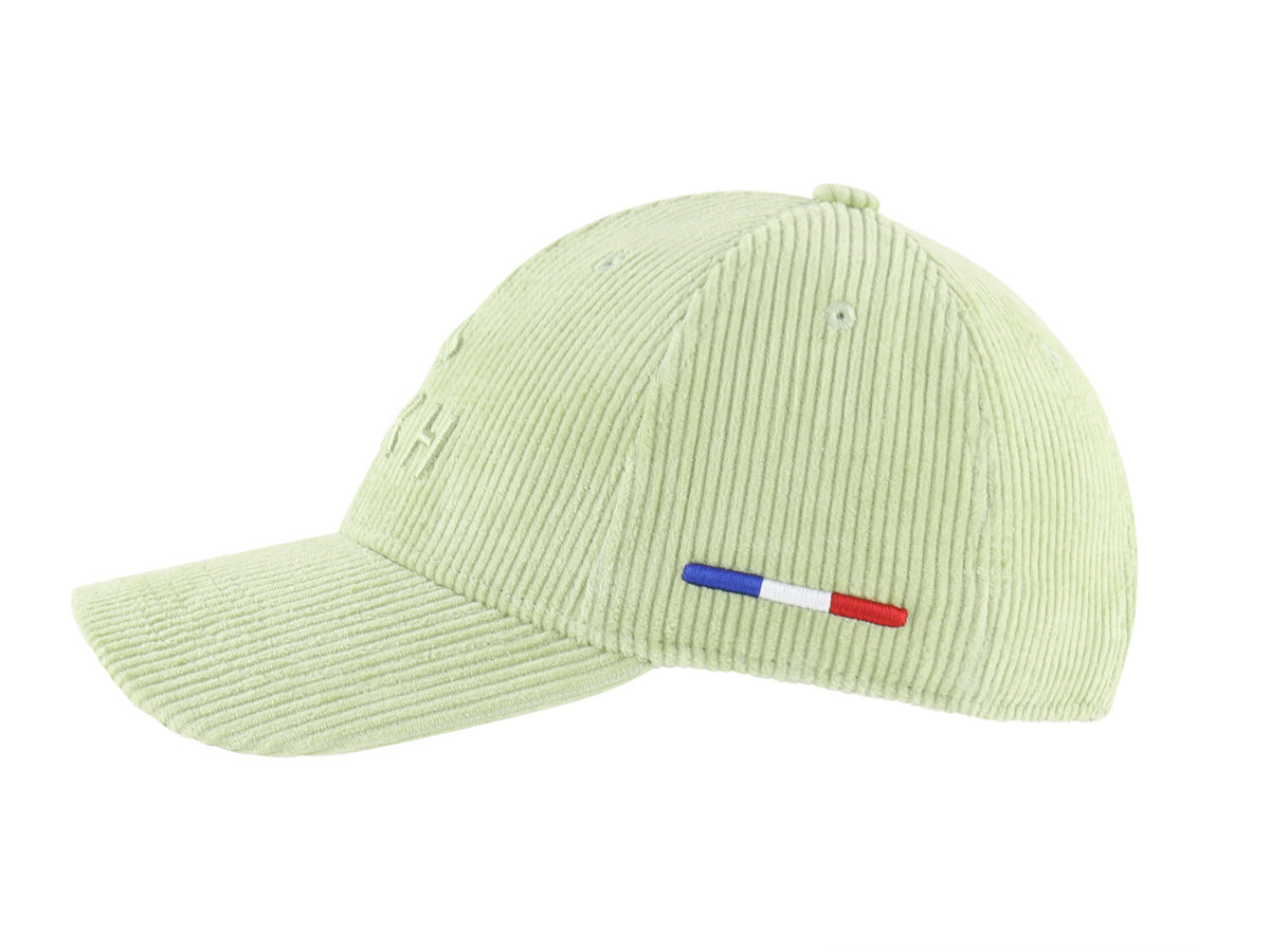 Casquette velours côtelé vert pastel de la marque LXH avec broderie française sur le côté