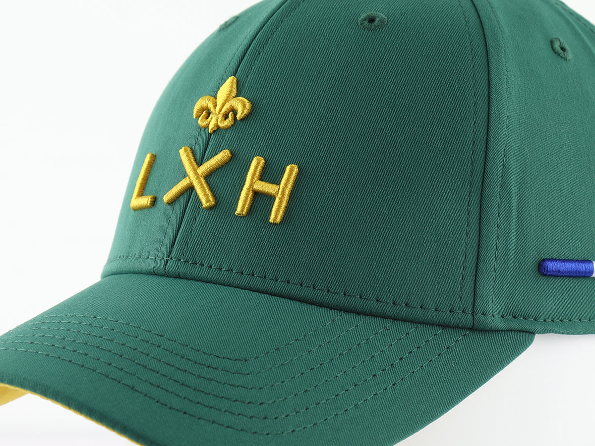 Casquette verte homme luxe LXH avec logos brodés en or et bleu