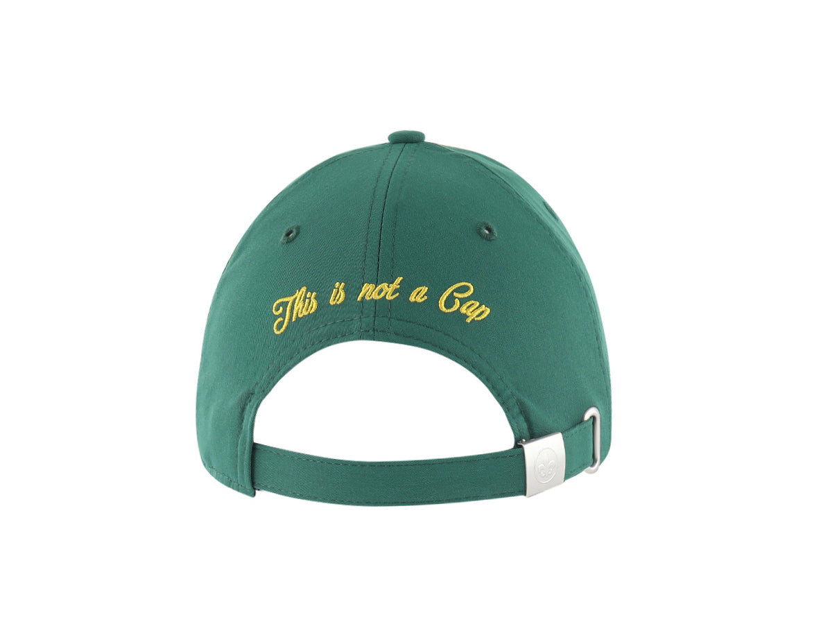 Casquette verte homme luxe avec broderie dorée 'This is not a Cap' au dos