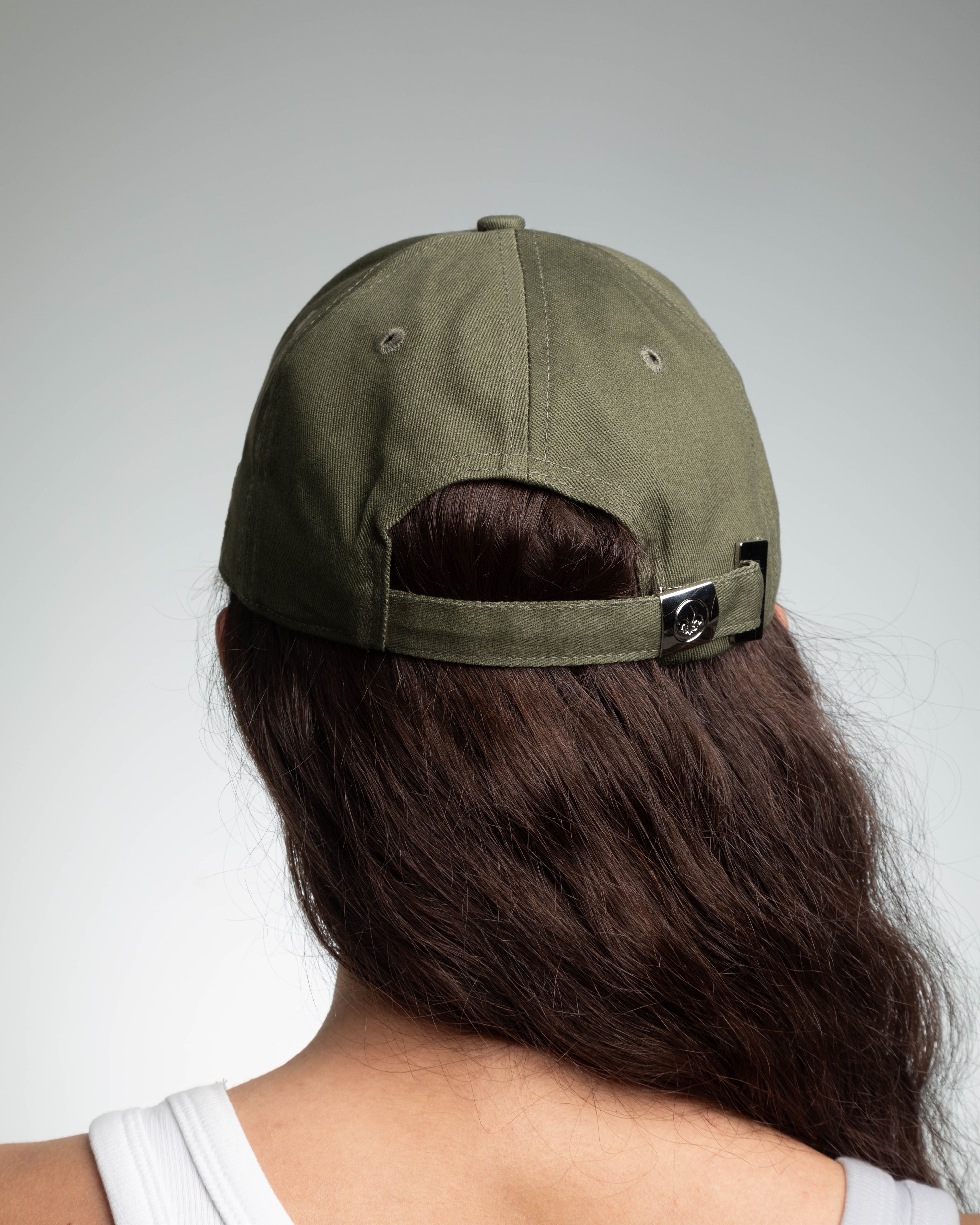 Casquette LXH en coton kaki avec une coupe classique et ajustable à l'arrière