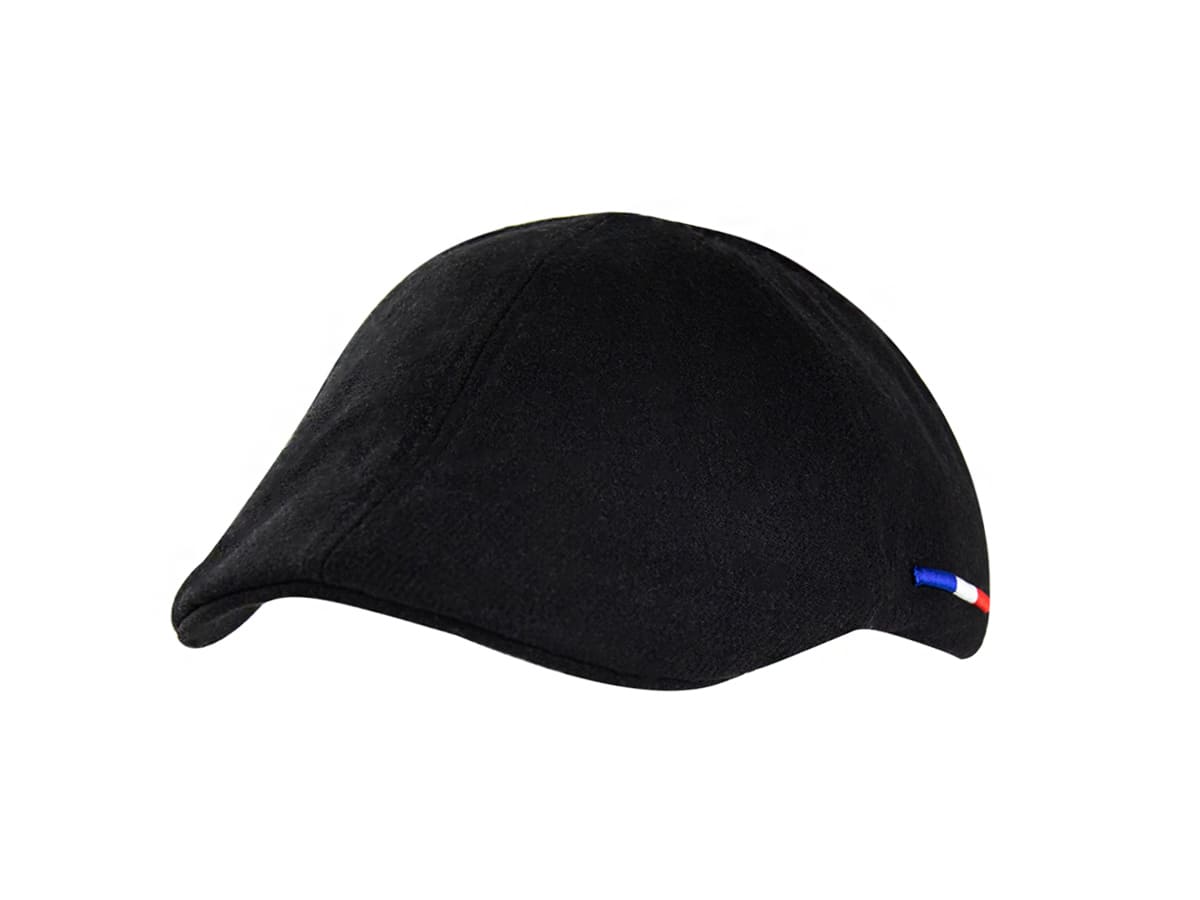 Béret Feutrine Noir LXH laine chevron gris anthracite, trois-quarts avant, visière courte et ruban tricolore visibles.