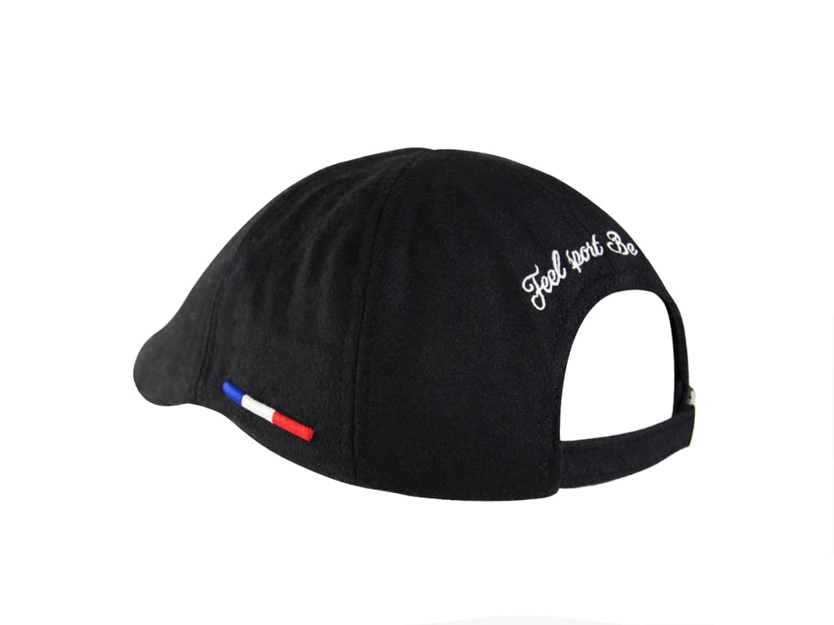 Béret Feutrine Noir LXH arrière trois-quarts, cursive blanche « This is not a Cap », sangle réglable, boucle métal LXH.