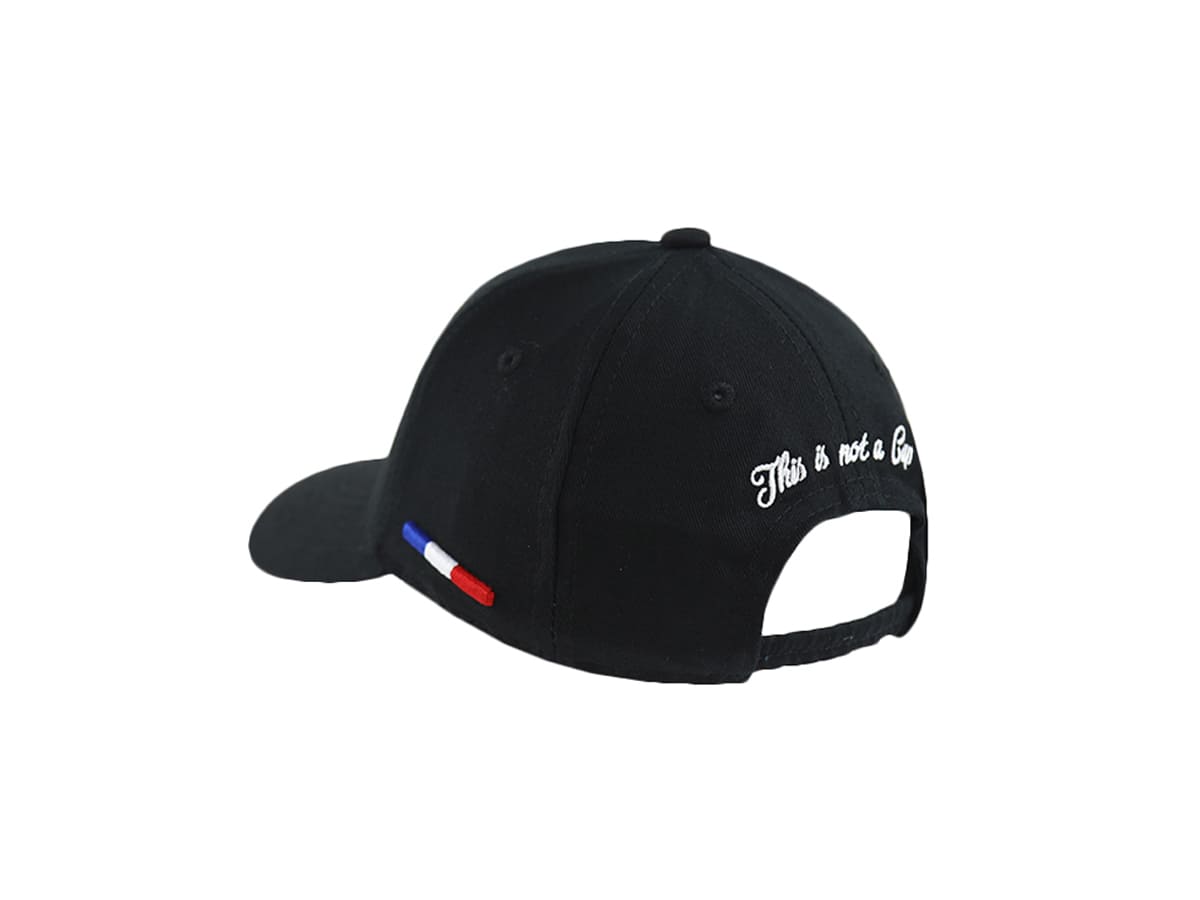 Casquette Bébé noire LXH avec broderie blanche et drapeau français sur le côté