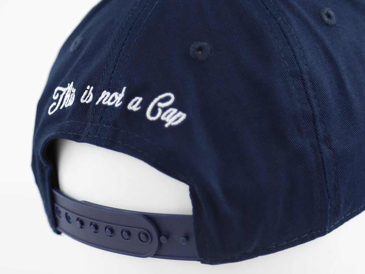 Casquette LXH en coton bleu marine avec fermeture réglable et broderie This is not a Cap