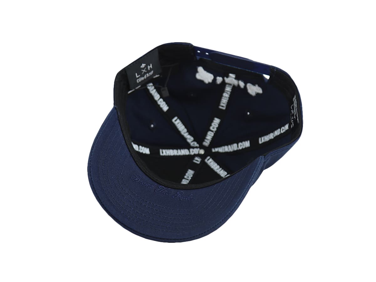 Casquette LXH en Coton Bleu Marine vue de l'intérieur avec détails de couture et tour de tête ajustable