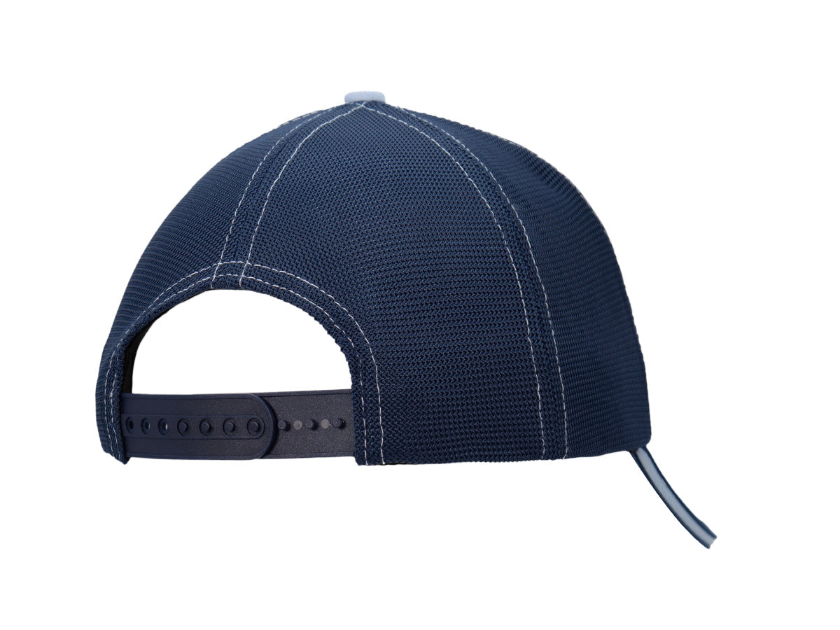 Arrière de la casquette Évasion onirique, mesh bleu marine et fermeture snapback réglable.