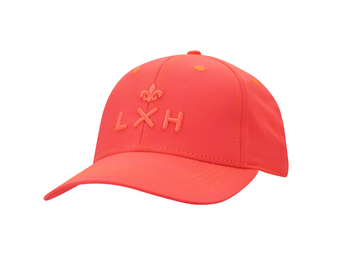 Casquette Héritage LXH en nylon corail acid candy, trois quarts avant, monogramme et fleur de lys ton sur ton.