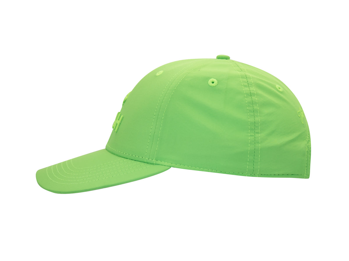 Profil gauche de la casquette Héritage nylon vert pomme, visière incurvée et surface mate.