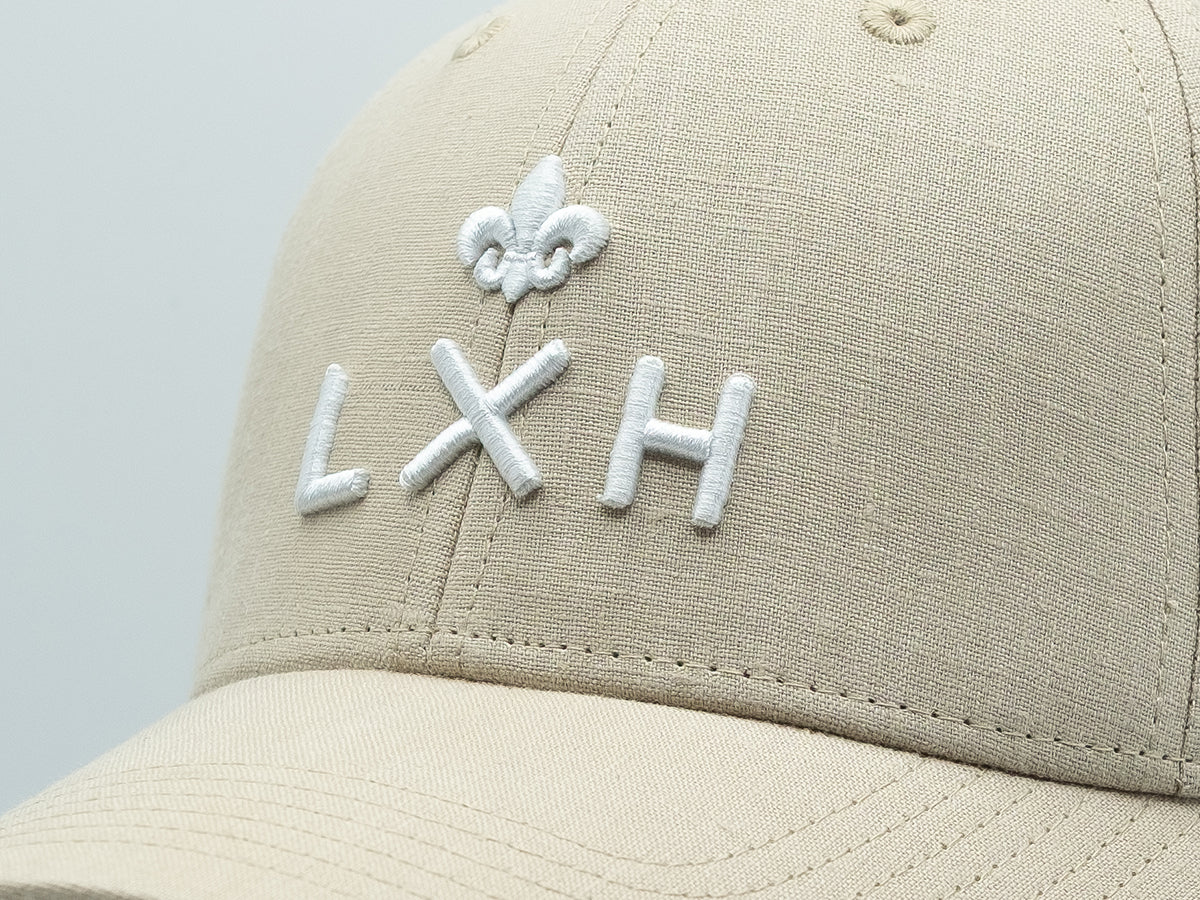Casquette LXH en lin beige avec logo brodé pour un style décontracté et moderne