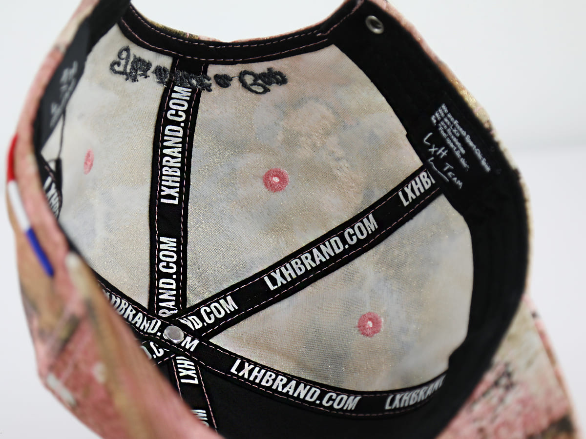 Vue intérieure d'une casquette LXH Minéraux Beige Doré avec coutures et bande de maintien