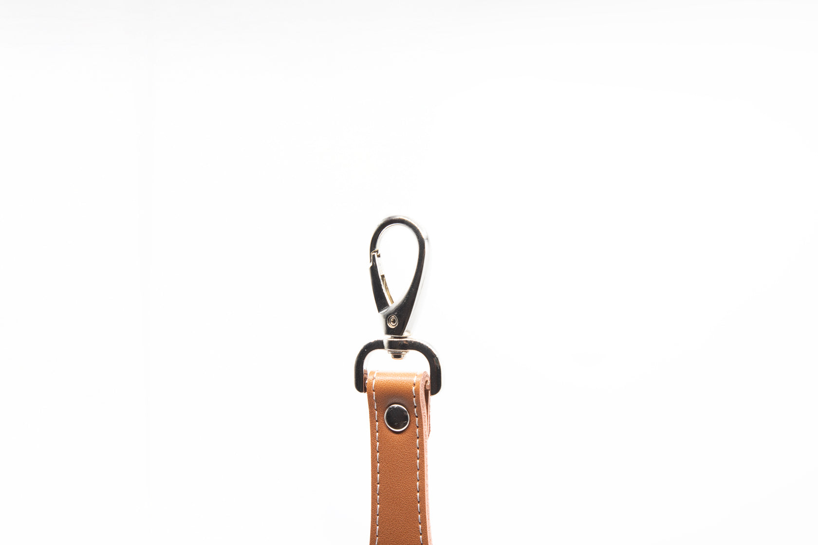 Porte-Clé en Cuir 2-en-1 en cuir marron avec crochet en métal pour un accès facile