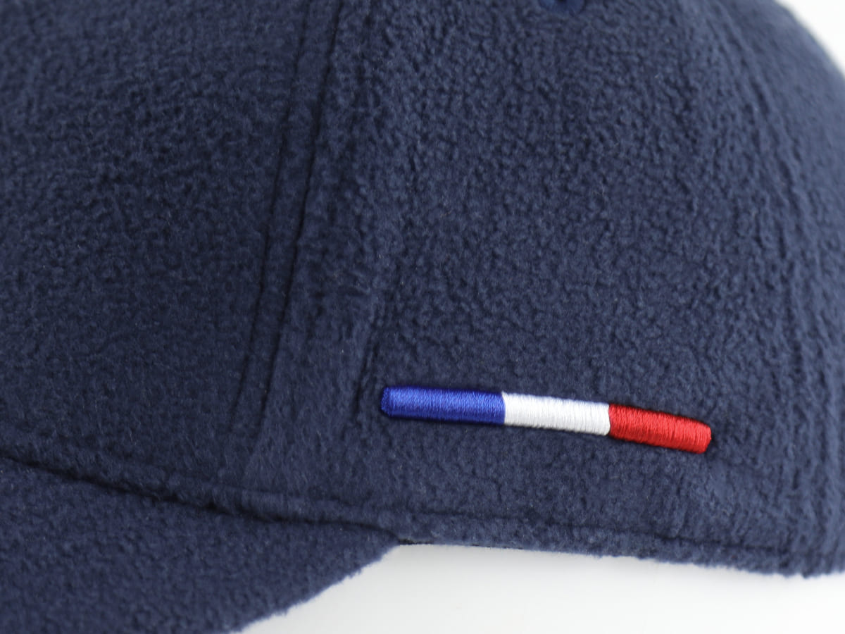 Casquette LXH en polaire bleu marine avec logo tricolore brodé sur le côté