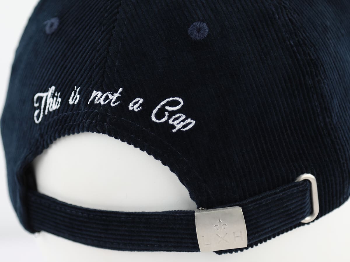 Casquette Velours Côtelé Bleu Marine LXH avec broderie This is not a Cap et fermeture ajustable