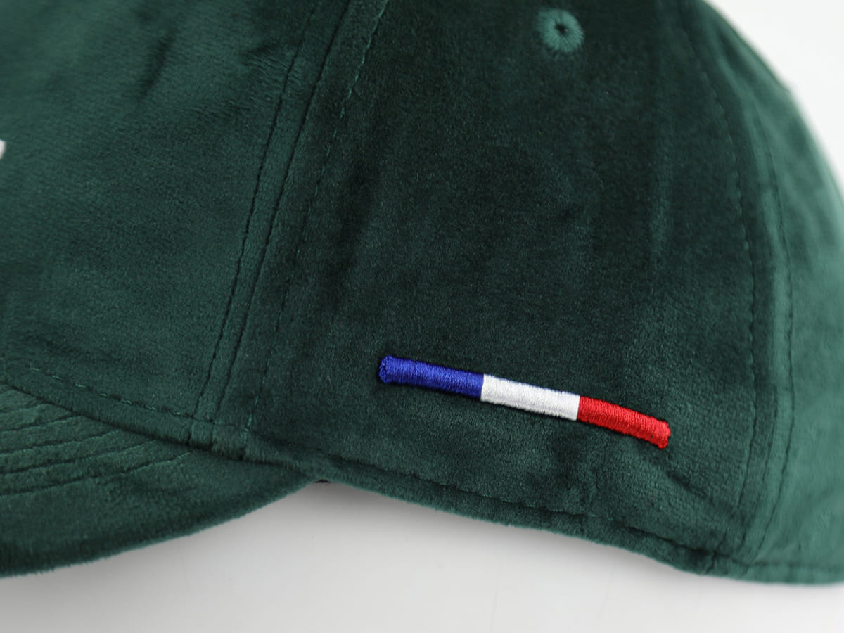 Casquette LXH en Velours de Soie Vert avec broderie tricolore sur le côté