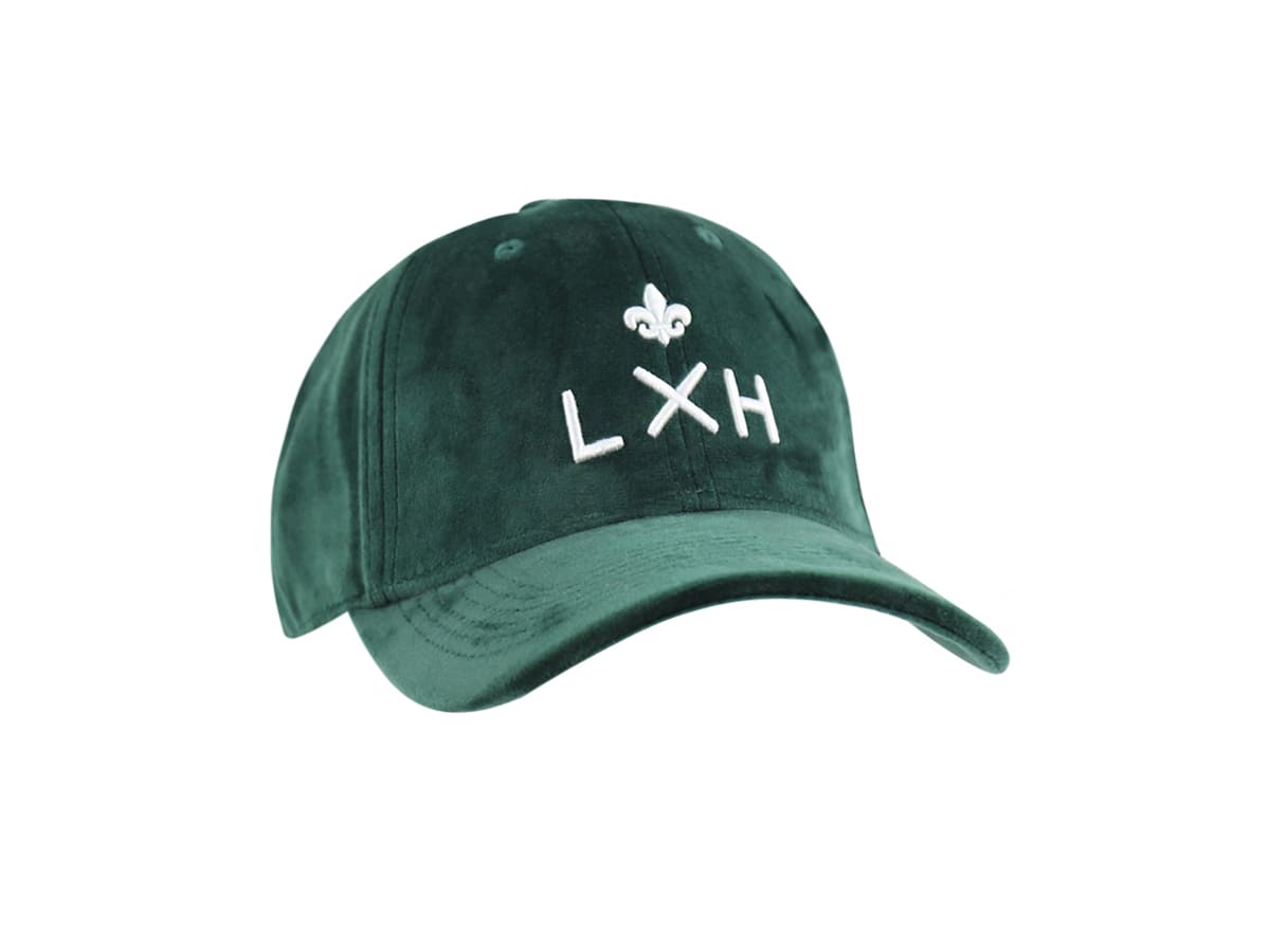 Casquette LXH en Velours de Soie Vert avec logo brodé blanc et visière courbée