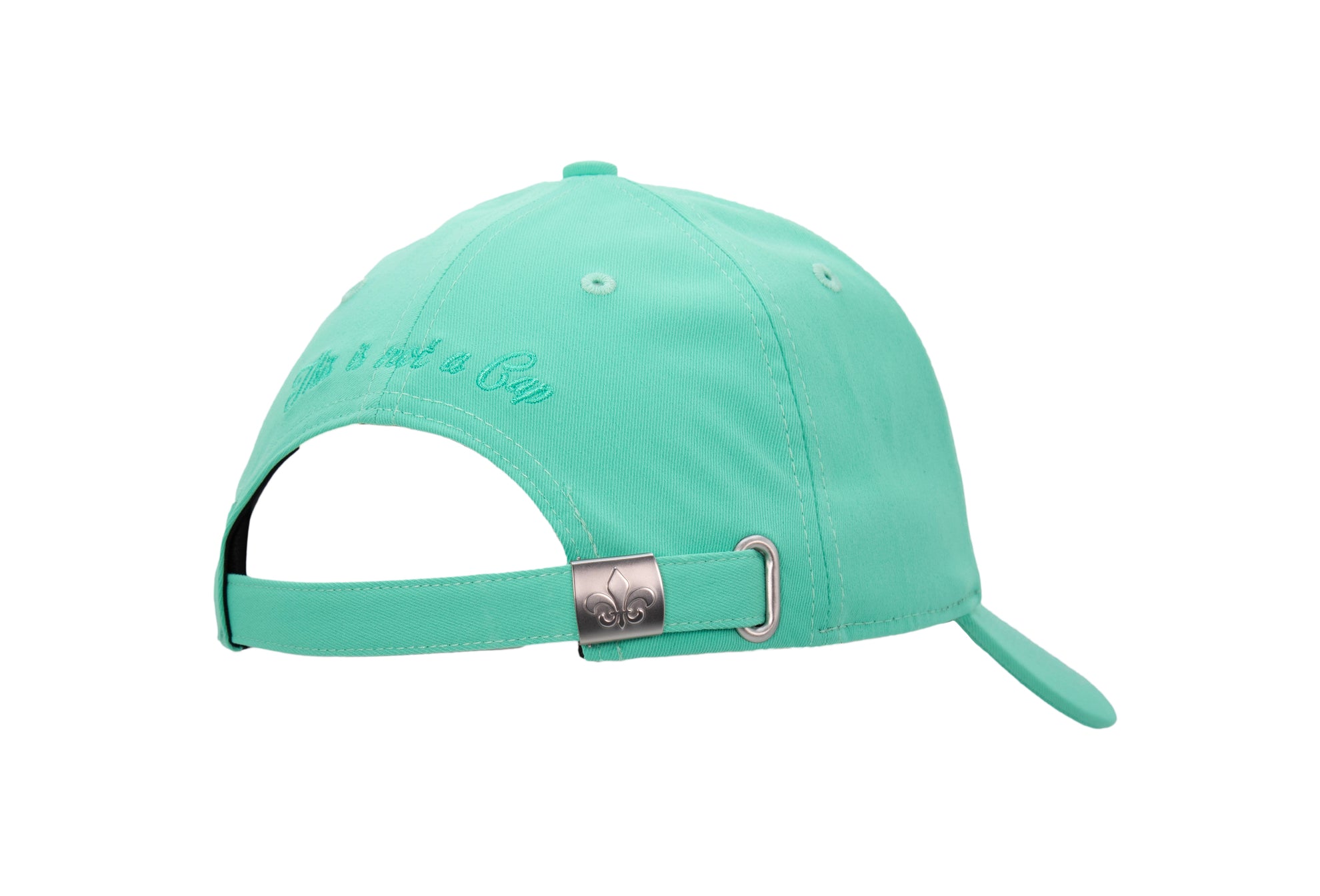 Dos casquette « Héritage » vert opaline, signature « This is not a Cap » ton sur ton, boucle métal fleur de lys.