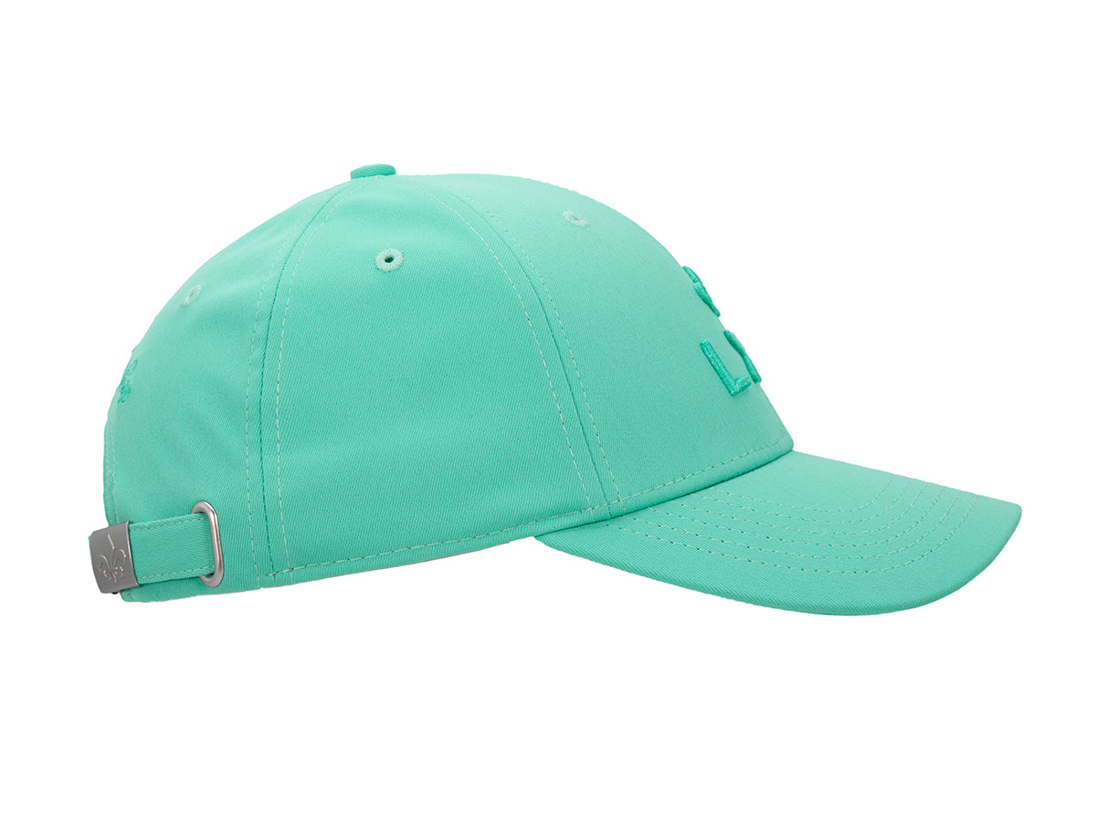 Profil droit casquette « Héritage » vert opaline, D-ring métal fleur de lys, sangle ajustable, visière coton.