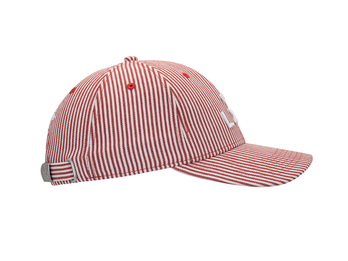 Profil droit casquette LXH marinière rouge seersucker, rayures rouge et blanc, sangle rayée, boucle métal argentée.