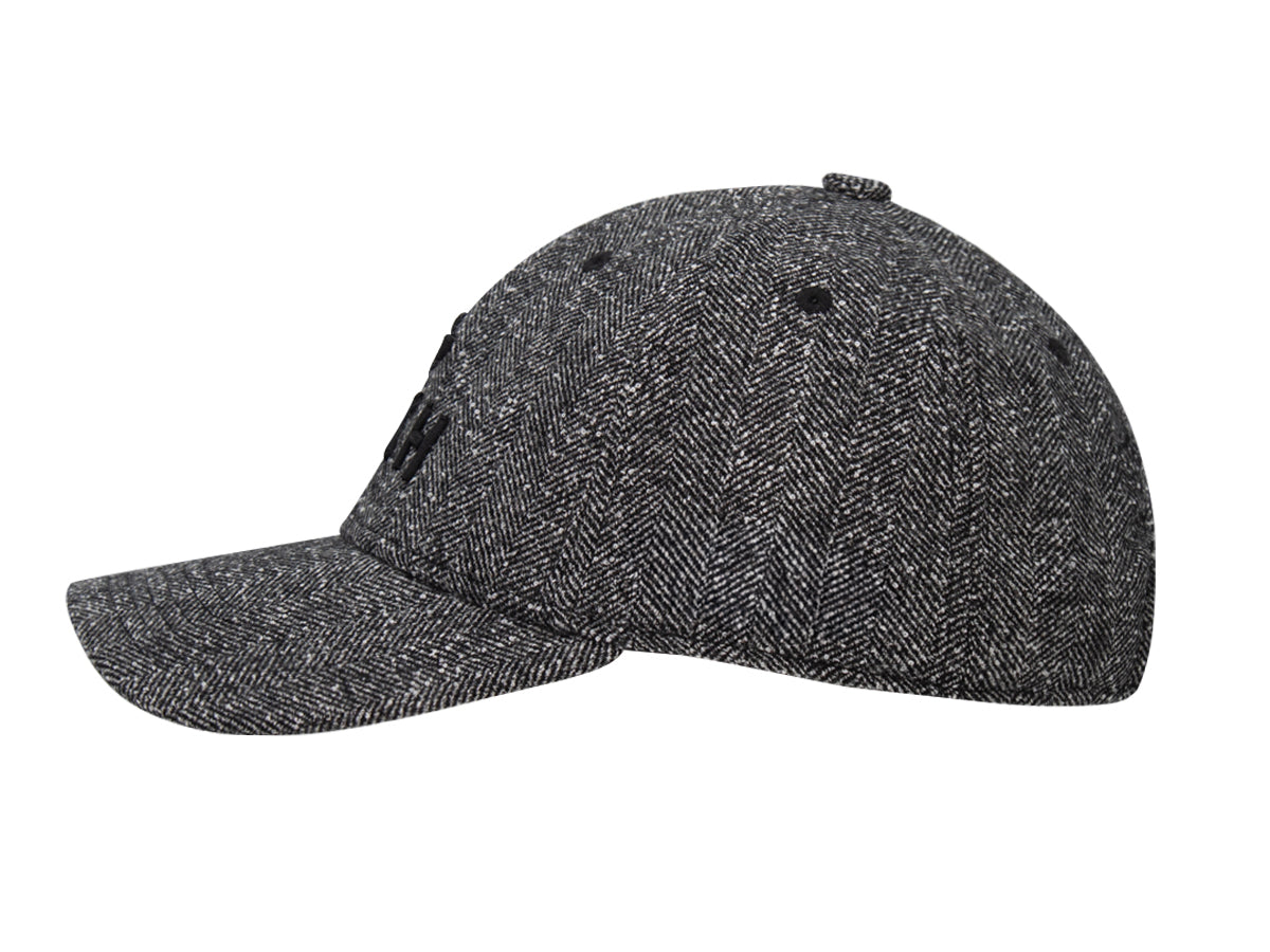 Casquette « Héritage » Ton sur Ton Chevron Abstrait Noir avec une visière incurvée pour un style moderne