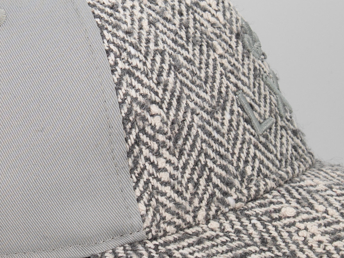 Casquette « Héritage » Ton sur Ton Bi-Matière Chevron Moucheté Gris Perle avec texture élégante