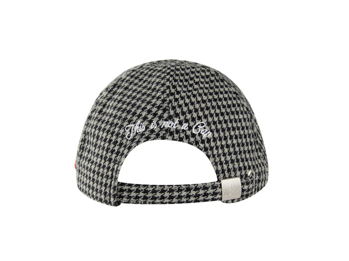 Béret Pied-de-Poule Gris / Noir de LXH avec une fermeture ajustable à l'arrière