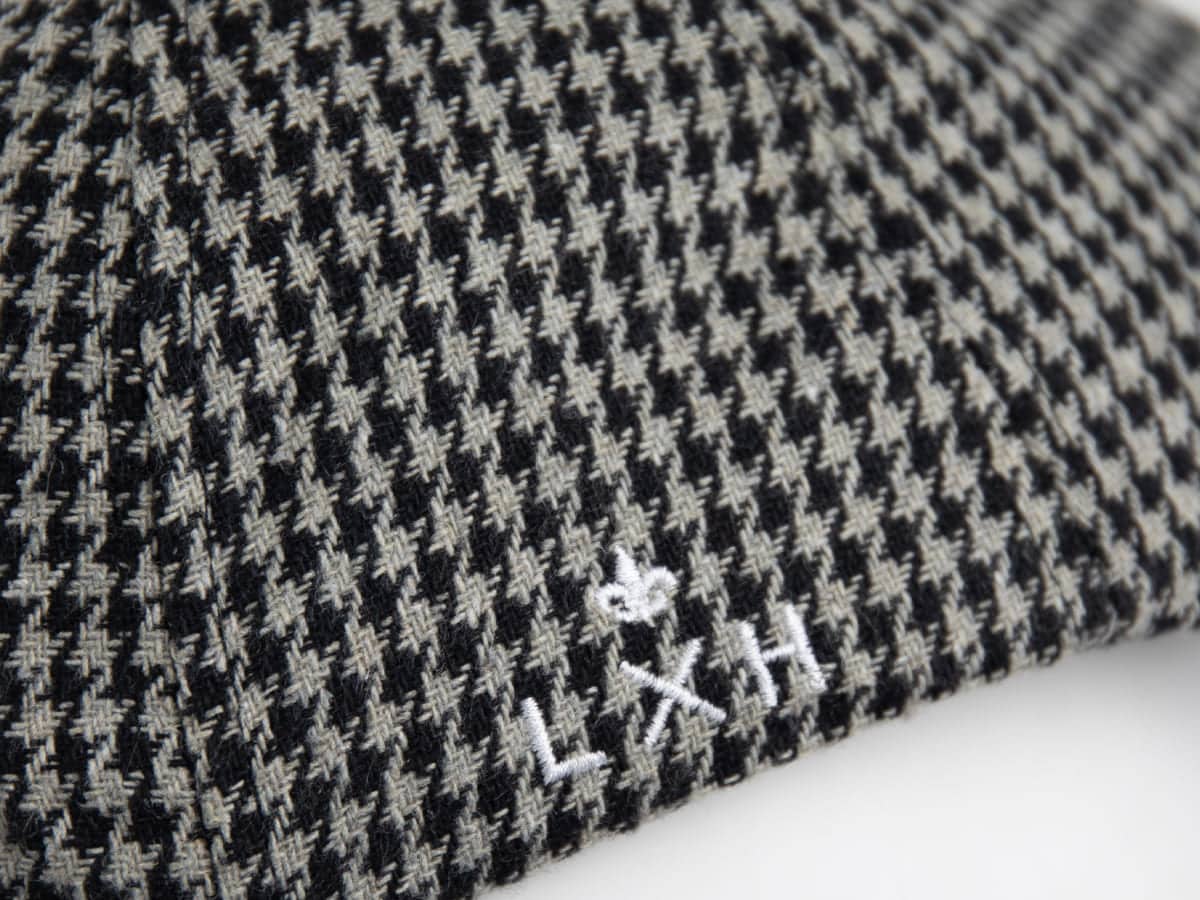 Béret Pied-de-Poule Gris / Noir de la marque LXH avec motif classique et élégant