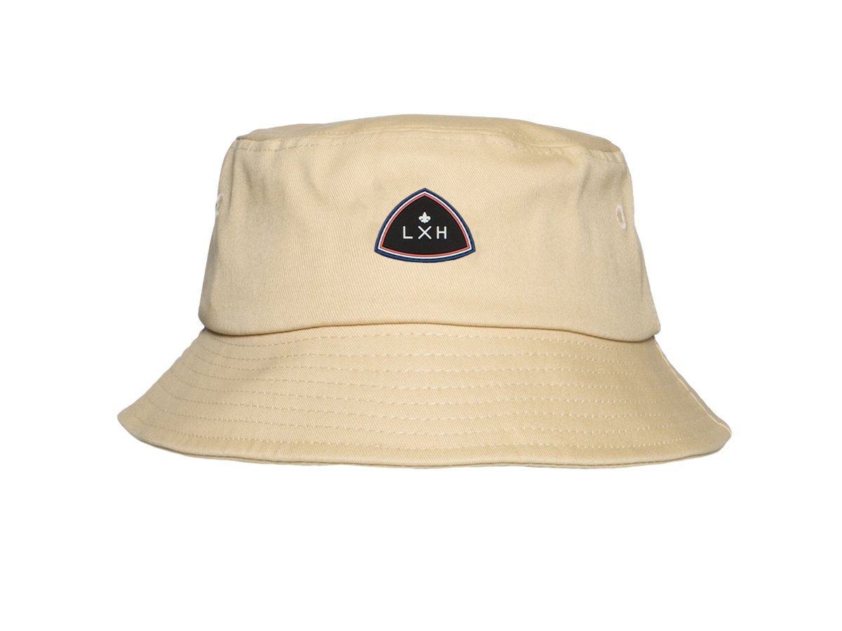 Bob Coton Jaune Sable de la marque LXH avec un design classique et logo distinctif