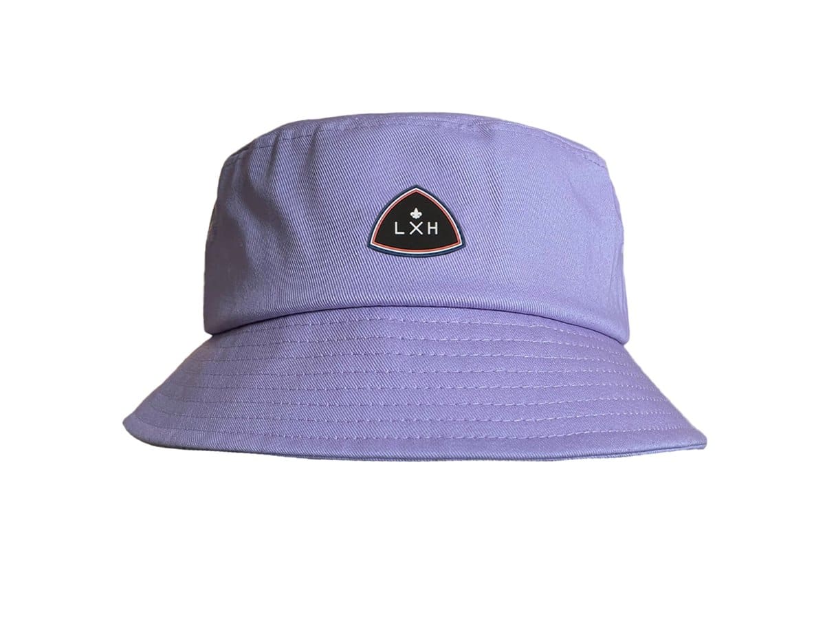 Bob Coton Lilas de LXH avec logo sur le devant pour un look décontracté et stylé
