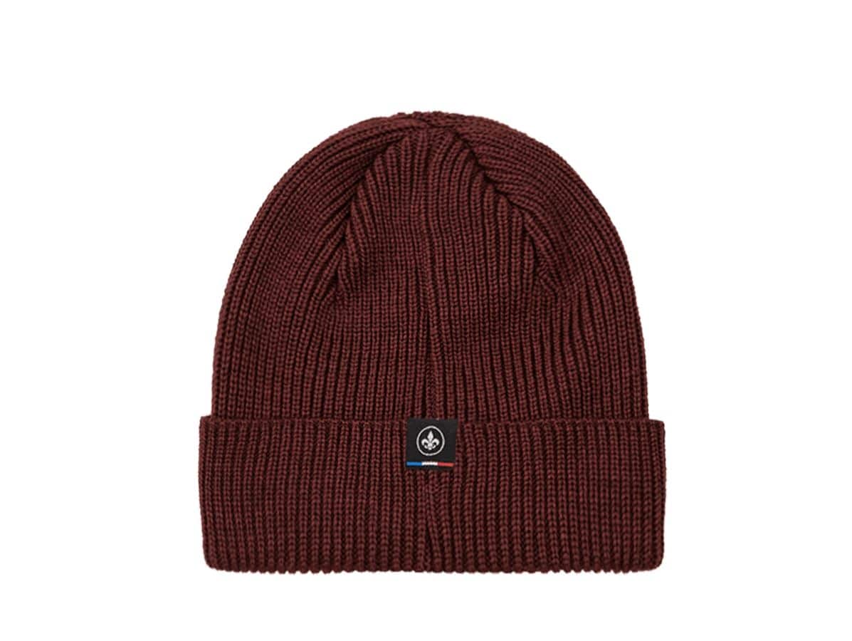Bonnet laine mérinos bordeaux à la mode avec un design côtelé pour l'hiver