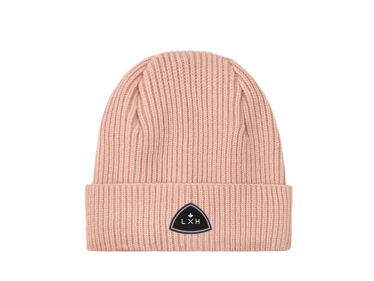 Bonnet Laine Mérinos Rose Poudré de LXH avec un design côtelé et un logo élégant