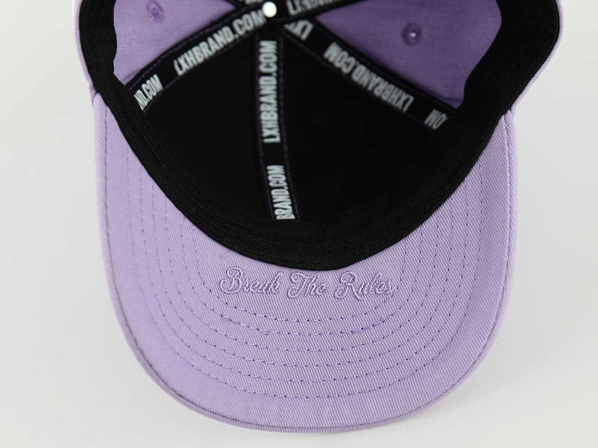 Intérieur de la Casquette Bébé Coton Lilas avec broderie 'Break The Rules' et doublure noire
