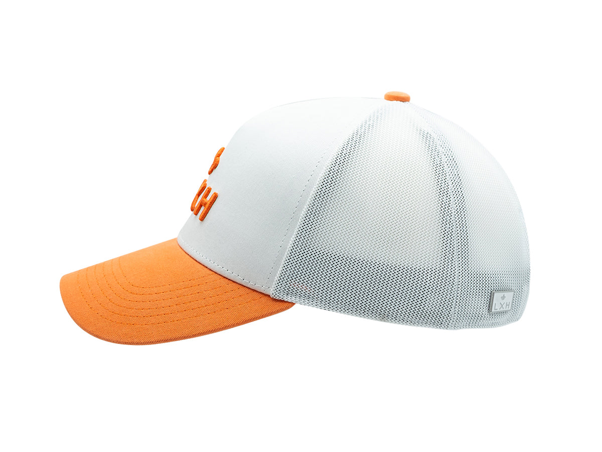 Casquette bicolor blanc orange de la marque LXH avec une visière orange distinctive