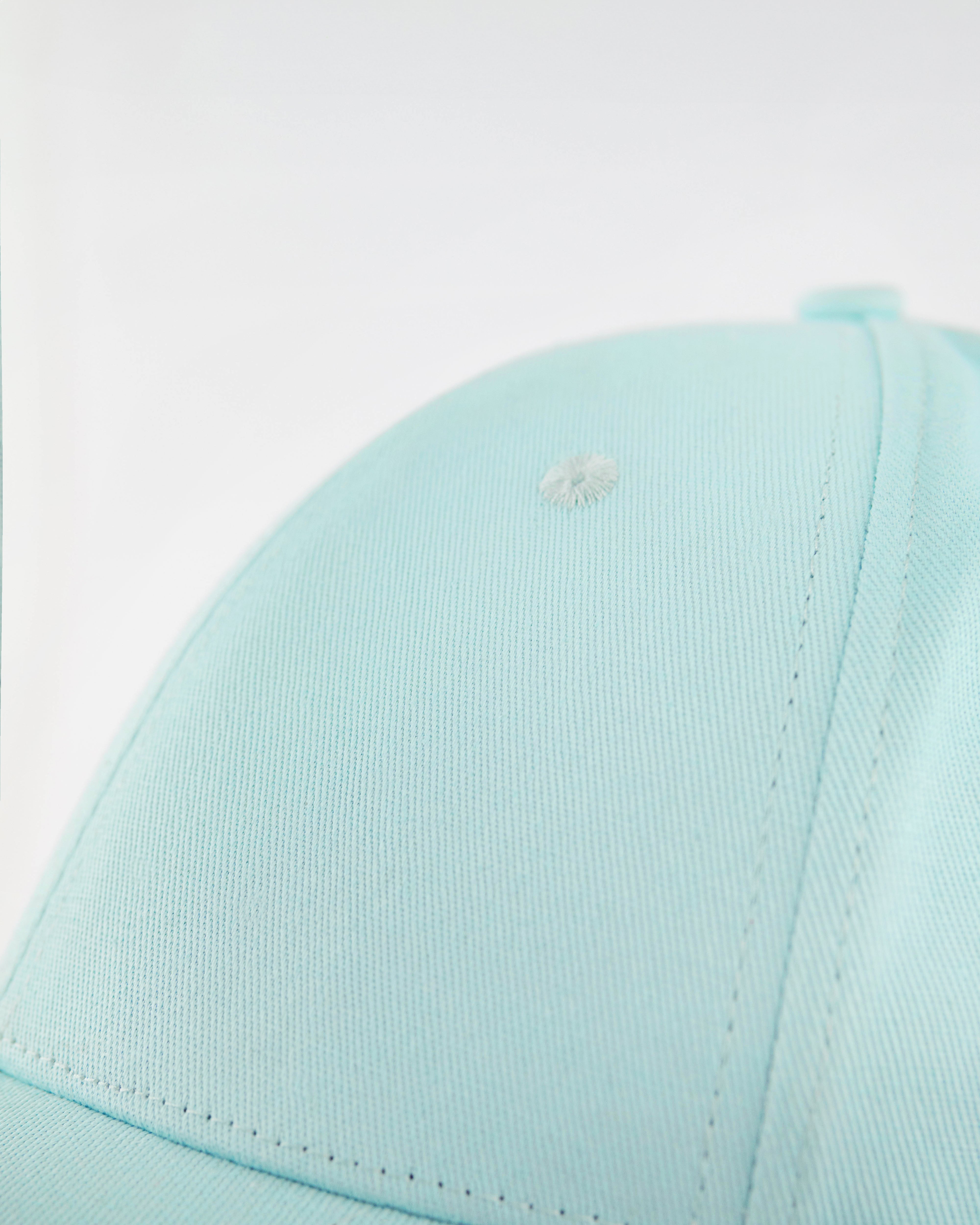 Casquette bleu ciel coton de LXH avec couture fine et design élégant pour un look décontracté
