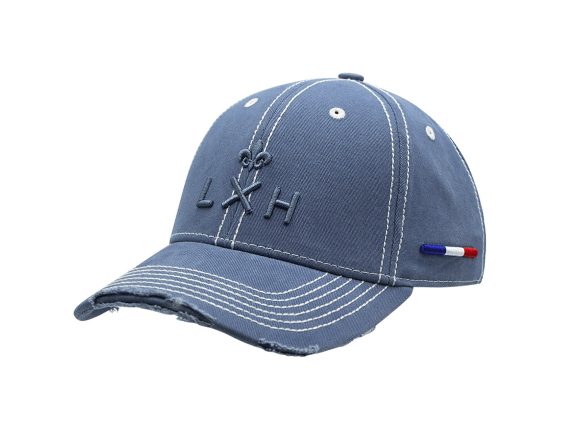 Casquette bleu disrupt de la marque LXH avec un style décontracté et un design usé.