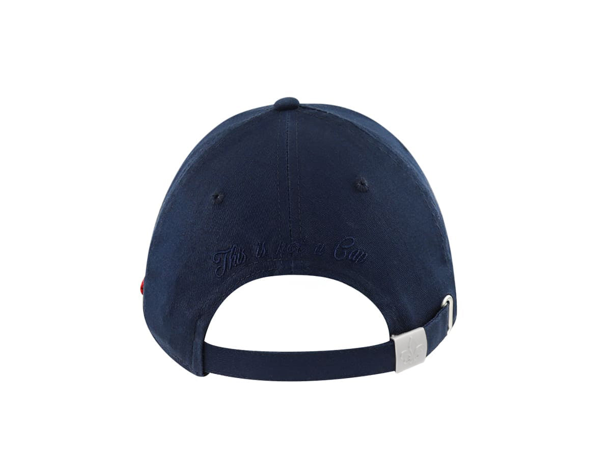Vue arrière d'une casquette bleu marine coton homme avec une sangle de réglage ajustable