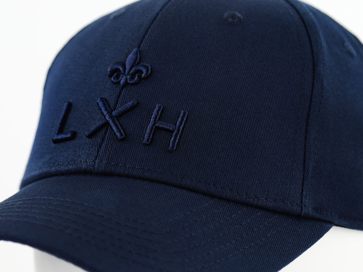 Casquette bleu marine coton homme LXH avec logo brodé pour un style décontracté