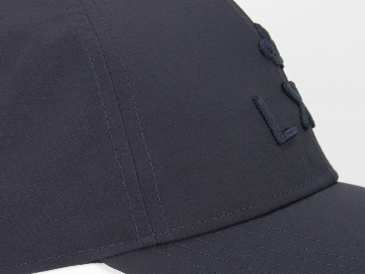 Casquette bleu marine homme LXH avec broderie sur le devant pour un style décontracté