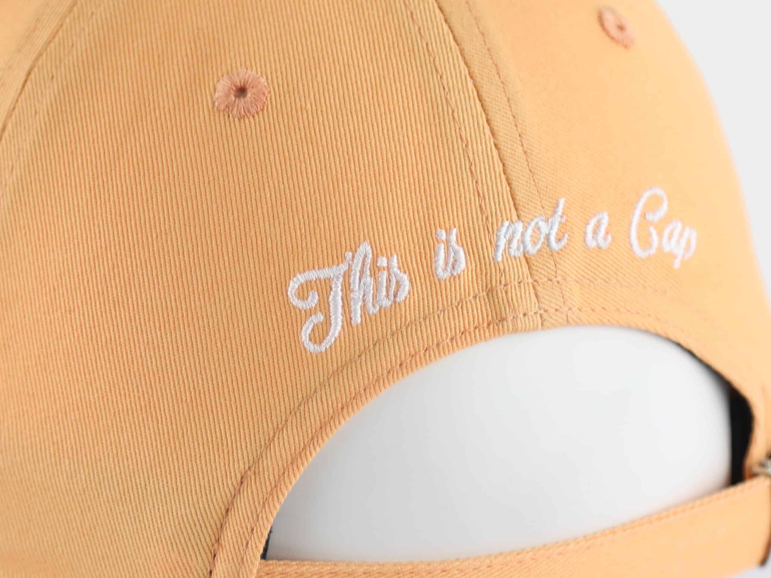 Casquette Coton Pêche avec broderie 'This is not a Cap' sur l'arrière, couleur pêche