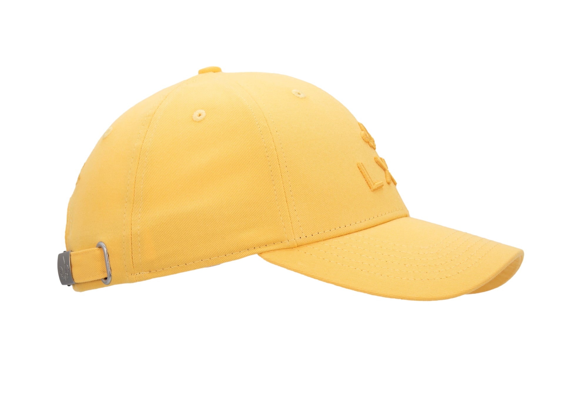 Profil droit casquette « Héritage » LXH coton jaune mimosa, sangle passant D, plaque fleur de lys, visière ton sur ton.