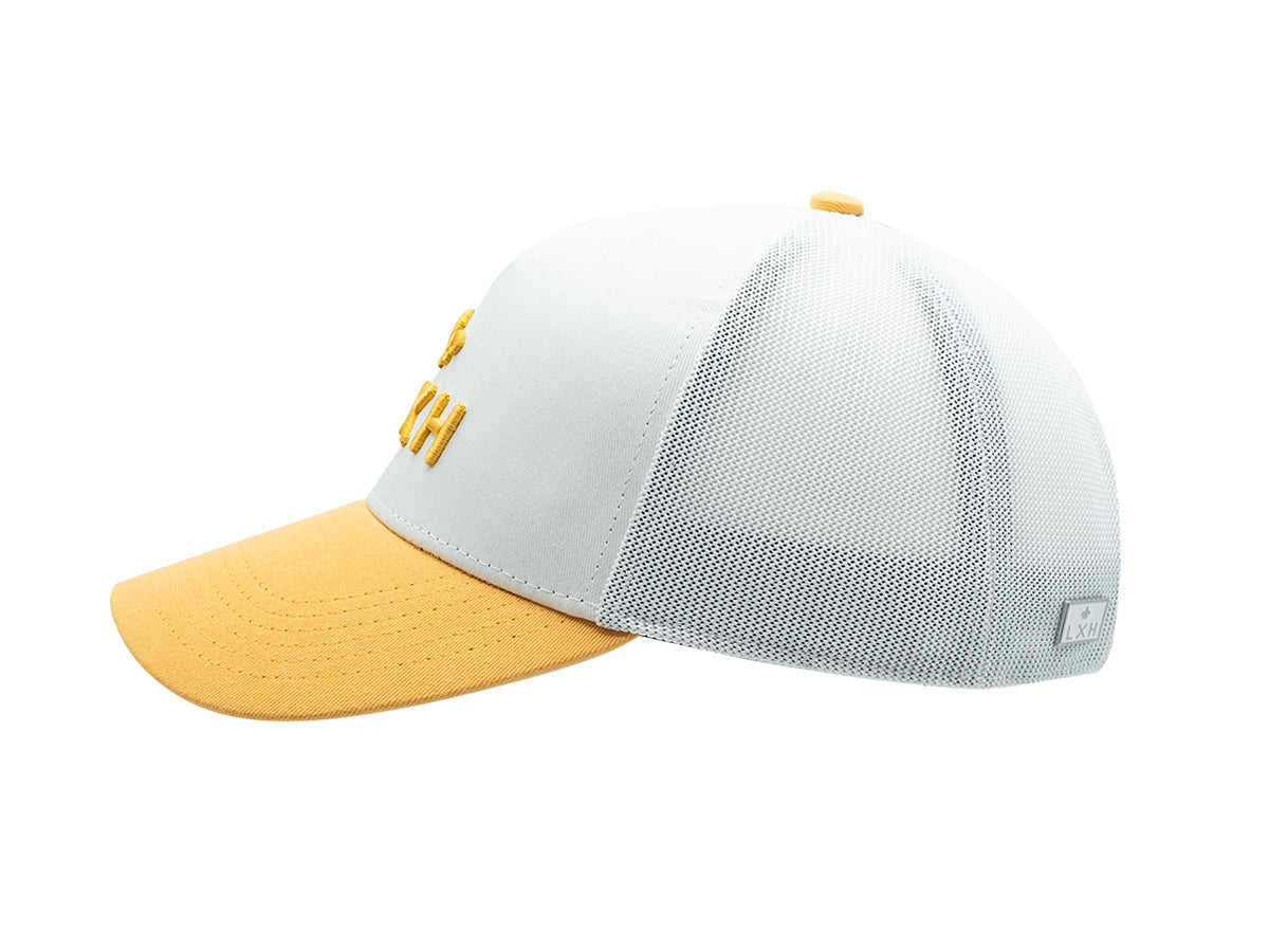 Casquette coton tricolore blanc de LXH avec visière jaune et filet arrière pour un look tendance