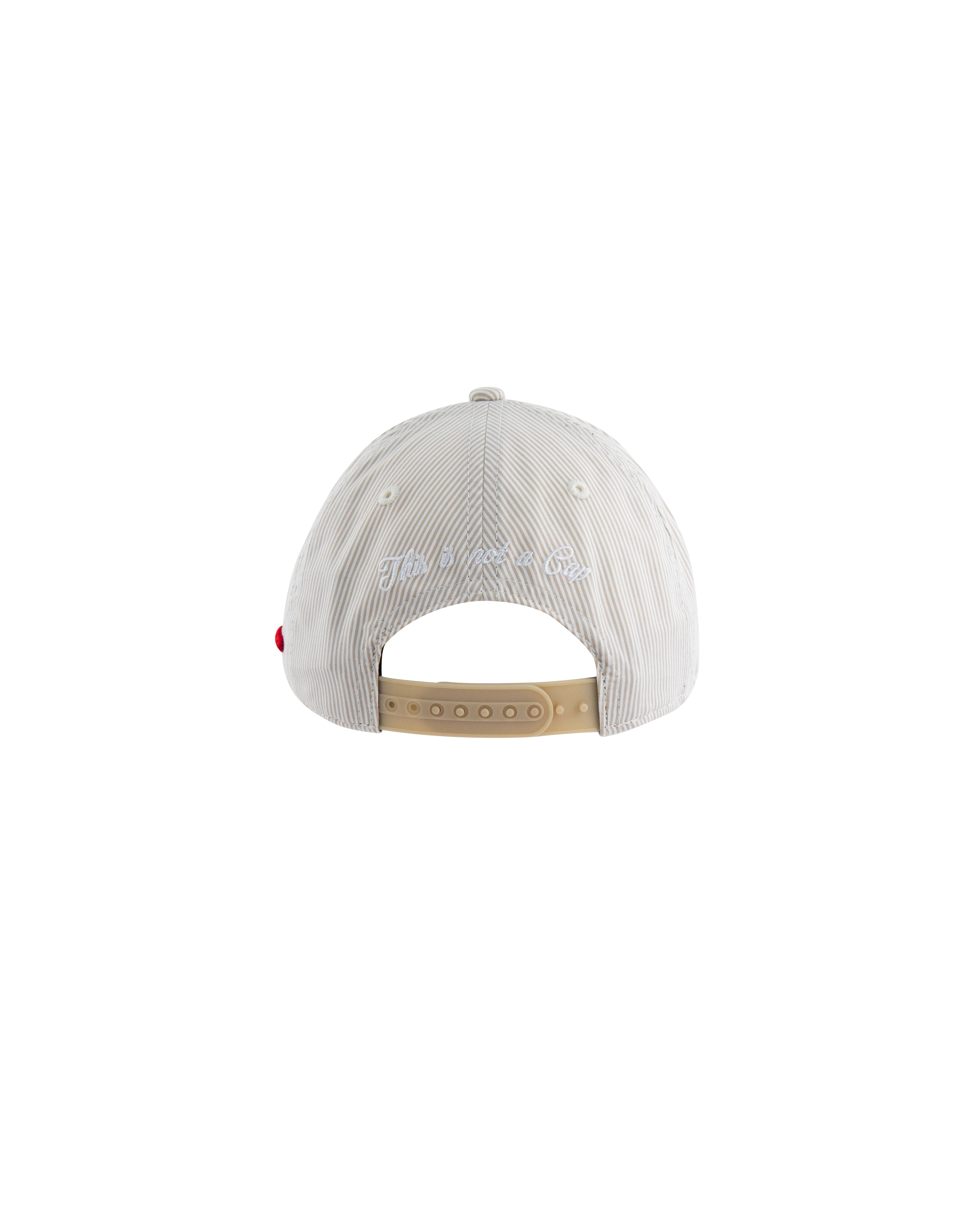 Casquette enfant rayures beige blanc avec fermeture ajustable à l'arrière pour un confort optimal