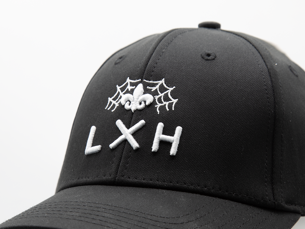 Casquette Halloween noir avec logo LXH et motif araignée brodé sur le devant