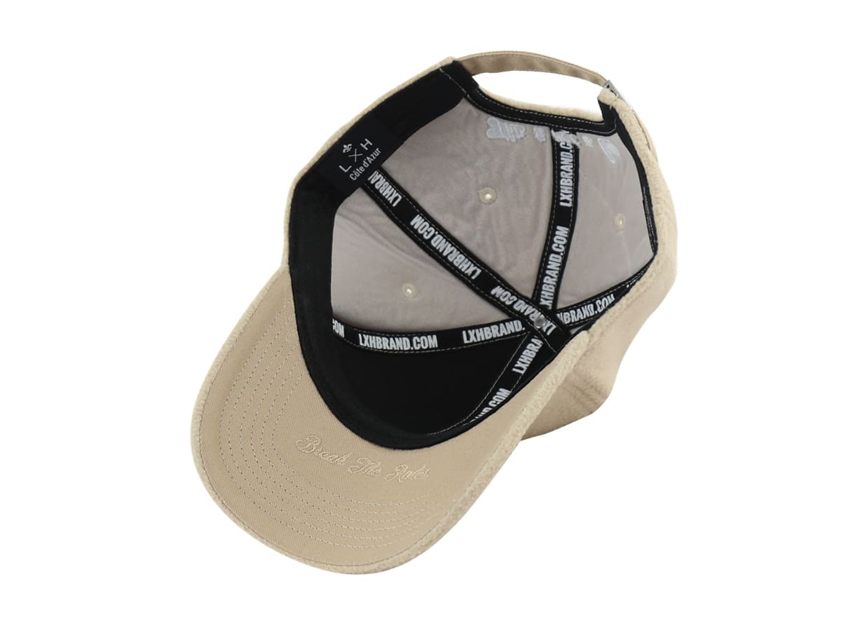 Intérieur casquette LXH Héritage polaire beige, étiquette LXH Côte d'Azur et rubans surpiqués LXHBRAND.COM sur la doublure.