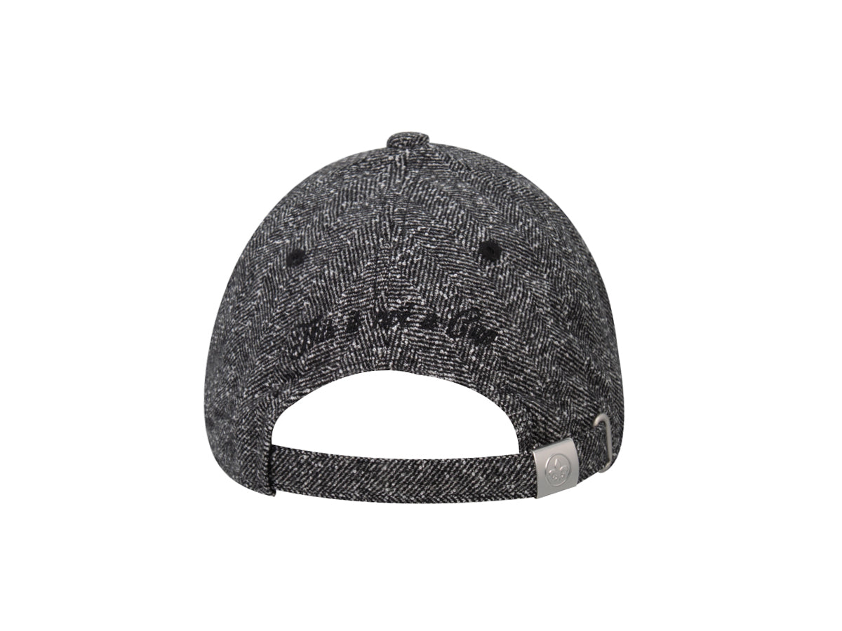 Casquette « Héritage » Ton sur Ton Chevron Abstrait Noir vue arrière avec fermeture ajustable