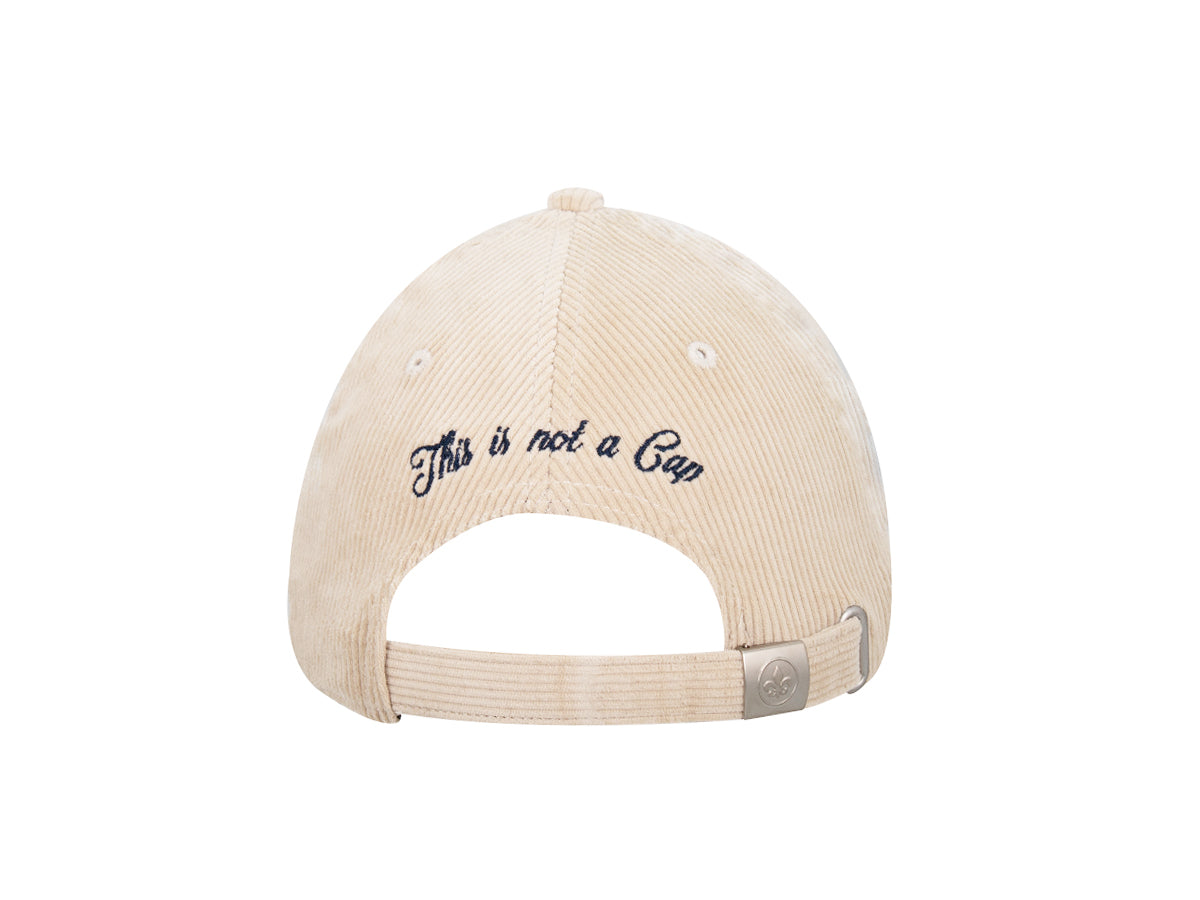 Arrière casquette LXH velours côtelé beige, broderie « This is not a Cap » bleu marine, boucle métal fleur de lys.