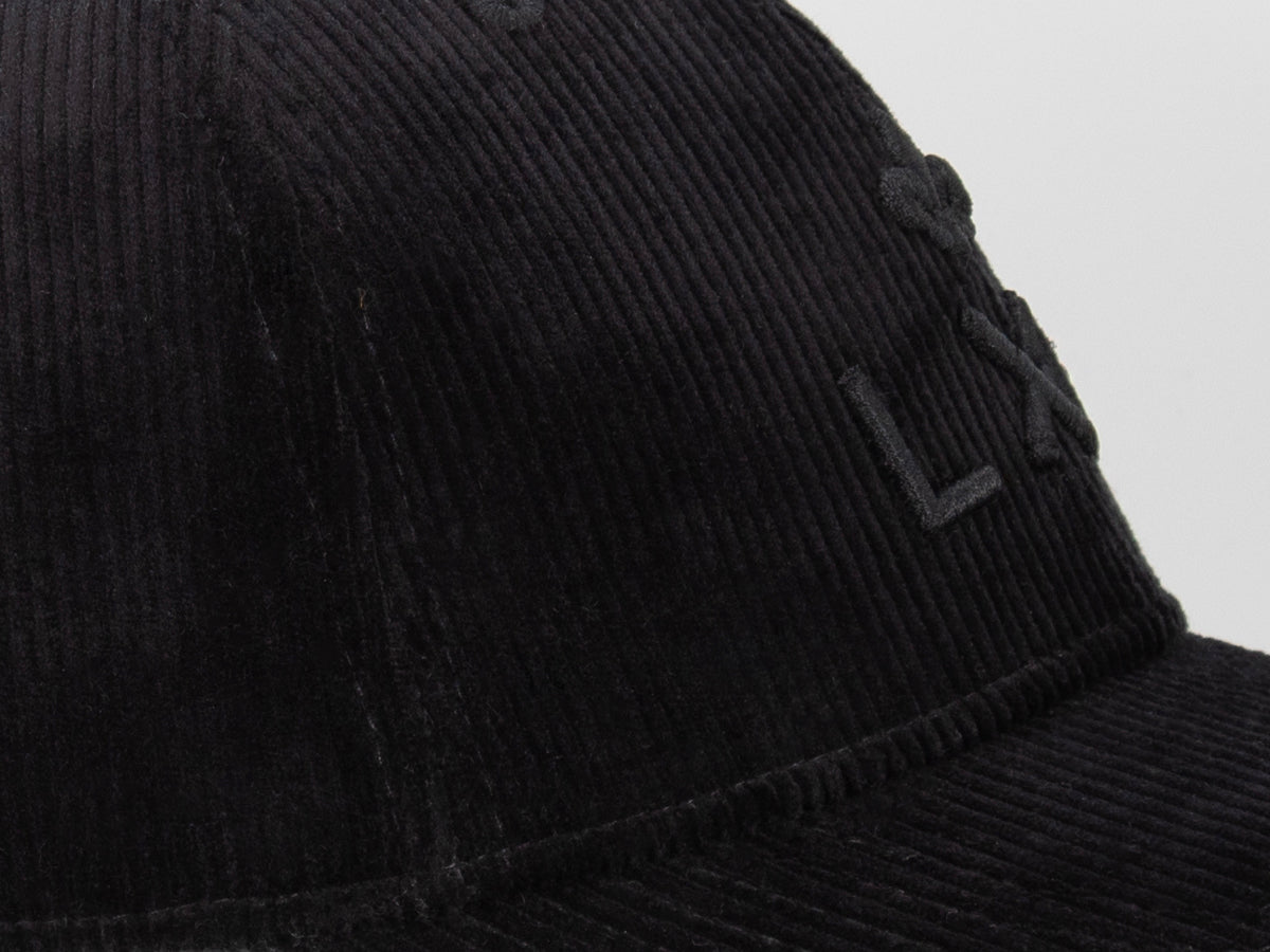 Casquette « Héritage » Velours Côtelé Ton sur Ton Noir de LXH, design élégant en velours côtelé
